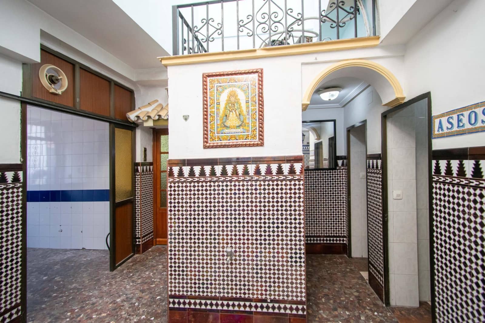4 bedroom Commercial for sale in Camas - € 395,000 (Ref: 10003757)