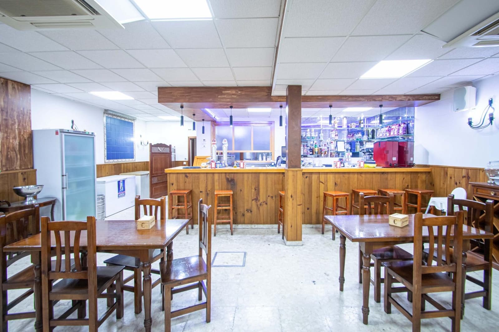 4 bedroom Commercial for sale in Camas - € 395,000 (Ref: 10003757)
