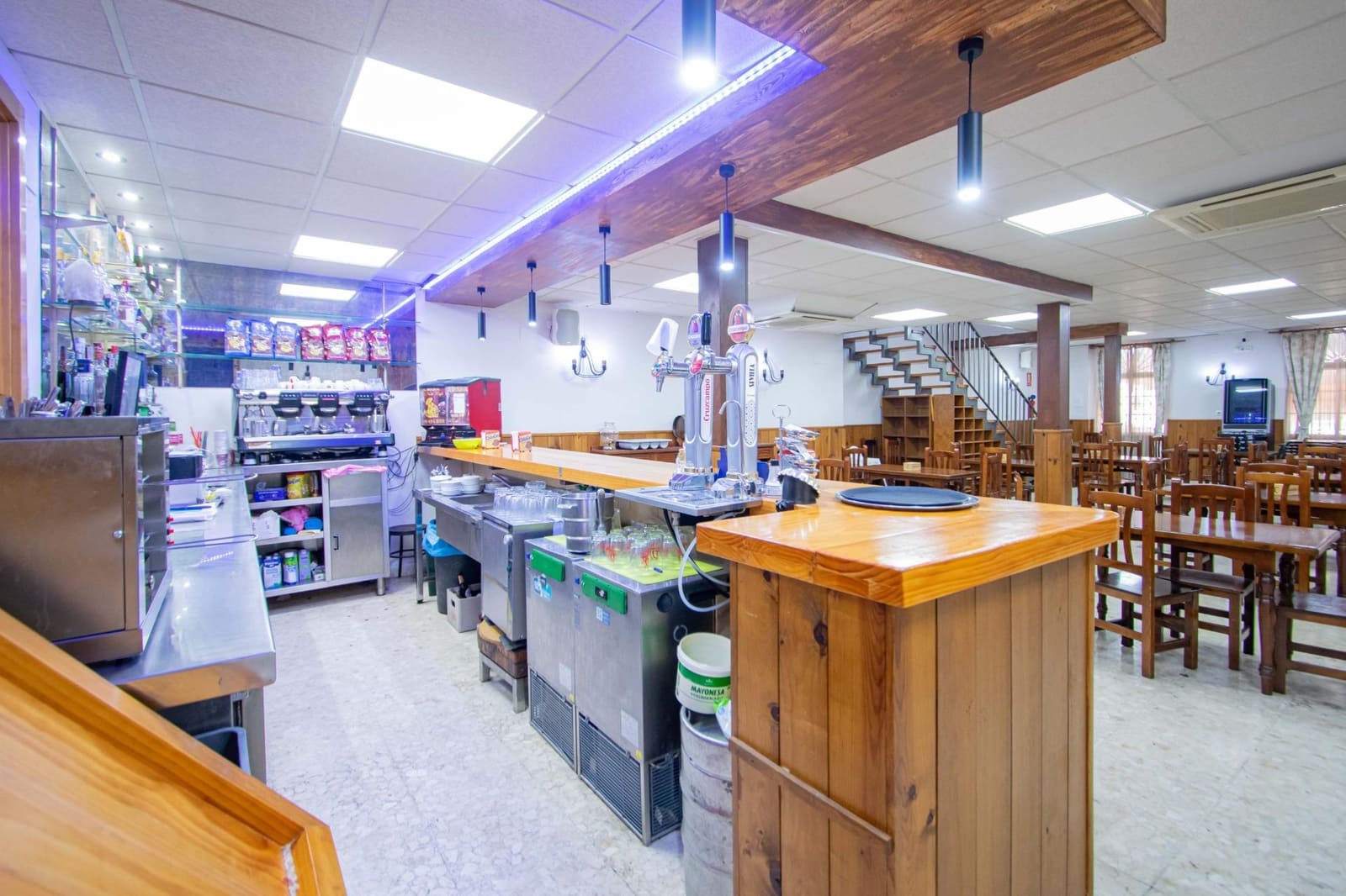 4 bedroom Commercial for sale in Camas - € 395,000 (Ref: 10003757)
