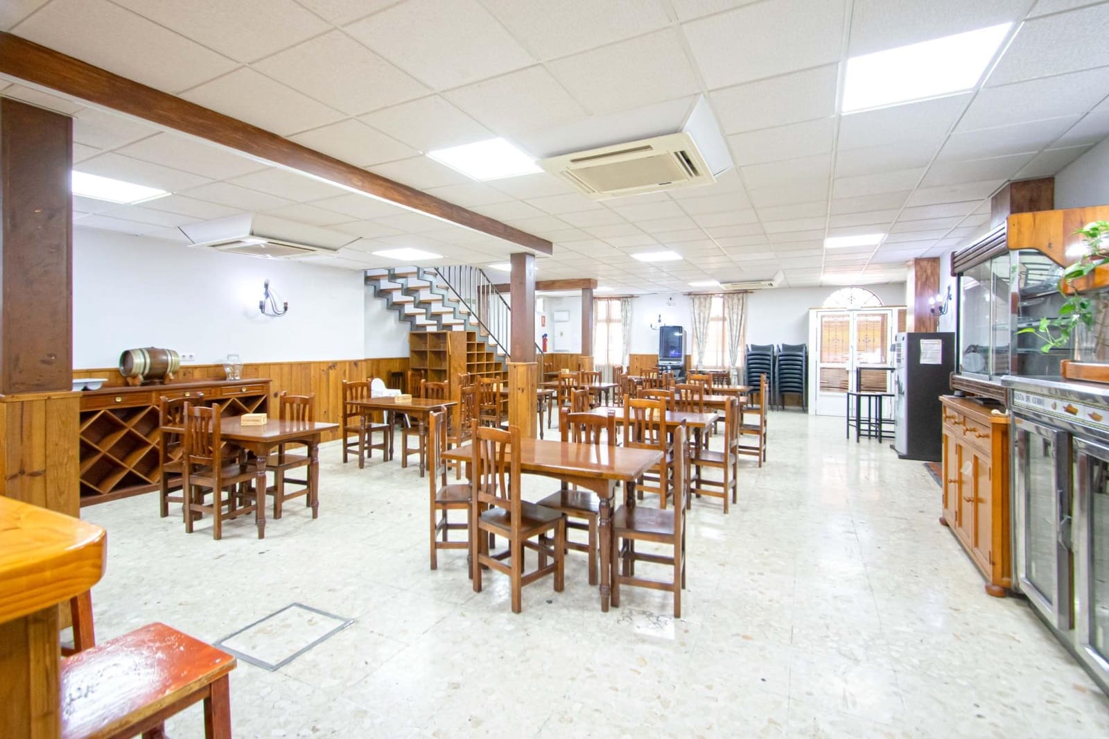 4 bedroom Commercial for sale in Camas - € 395,000 (Ref: 10003757)