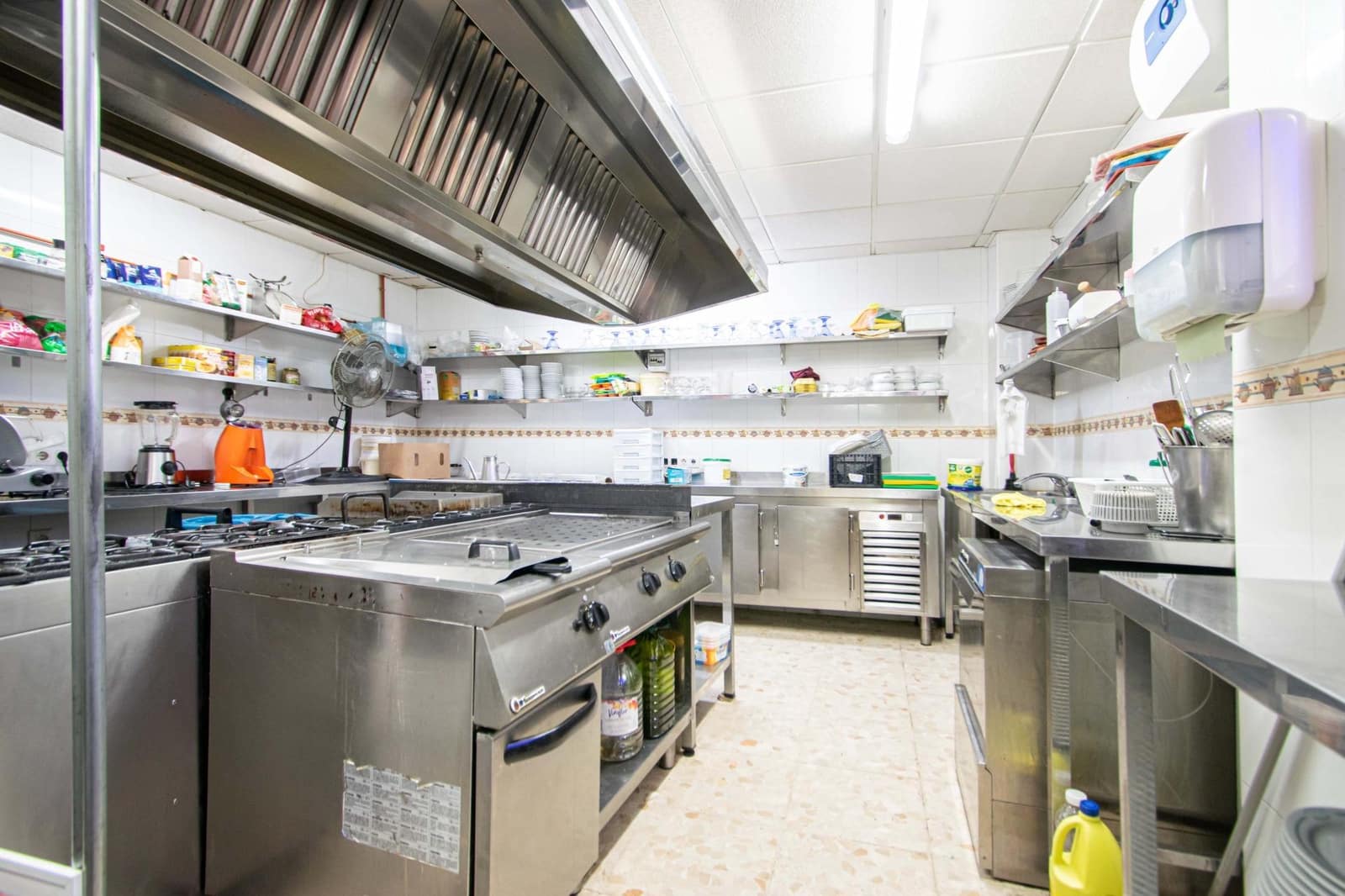 4 bedroom Commercial for sale in Camas - € 395,000 (Ref: 10003757)