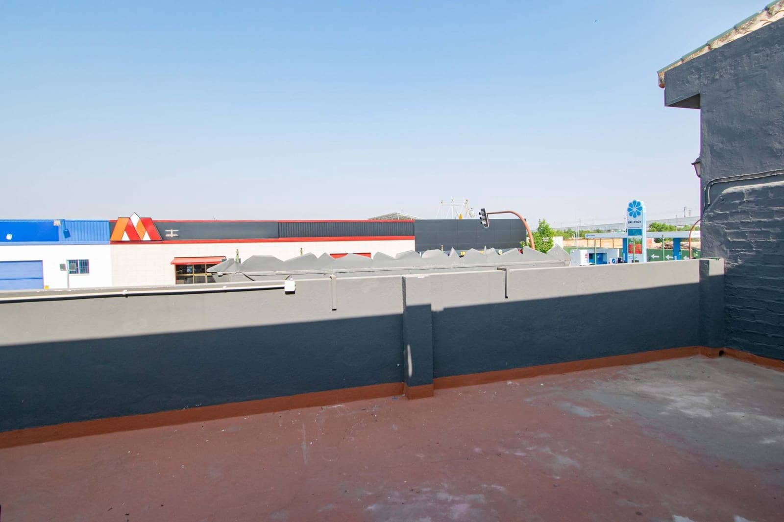 4 bedroom Commercial for sale in Camas - € 395,000 (Ref: 10003757)