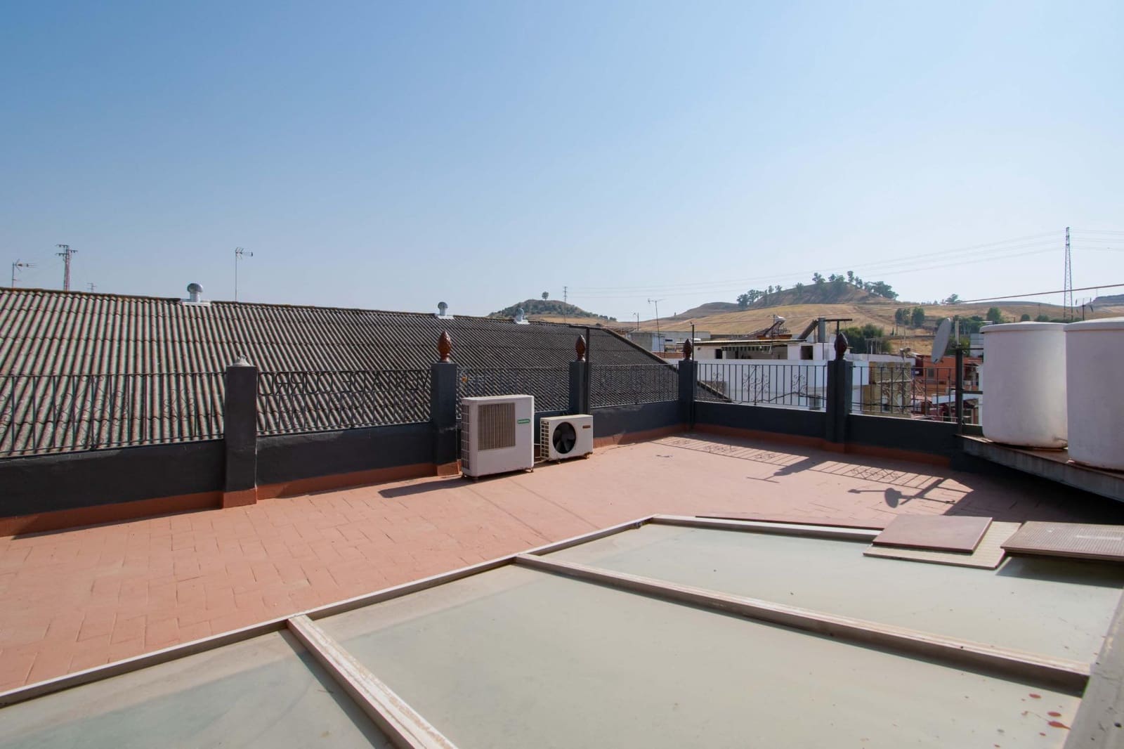 4 bedroom Commercial for sale in Camas - € 395,000 (Ref: 10003757)