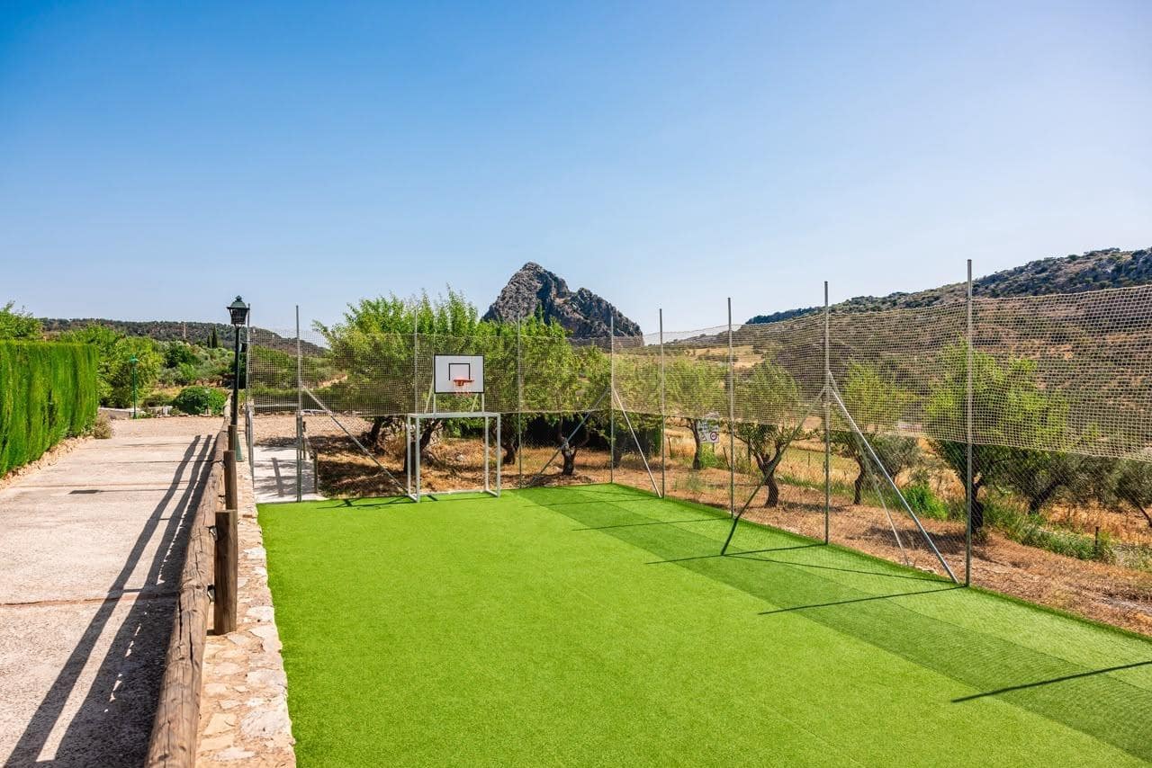 Finca/Casa Rural de 28 habitaciones en Montejaque en venta con piscina - 3.181.500 € (Ref: 10006360)