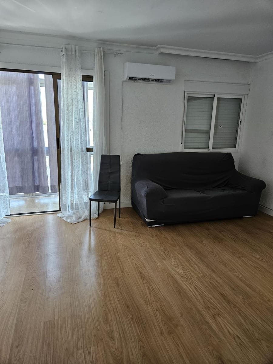 3 Zimmer Wohnung zu vermieten in Sevilla Stadt - 850 € (Ref: 10011535)