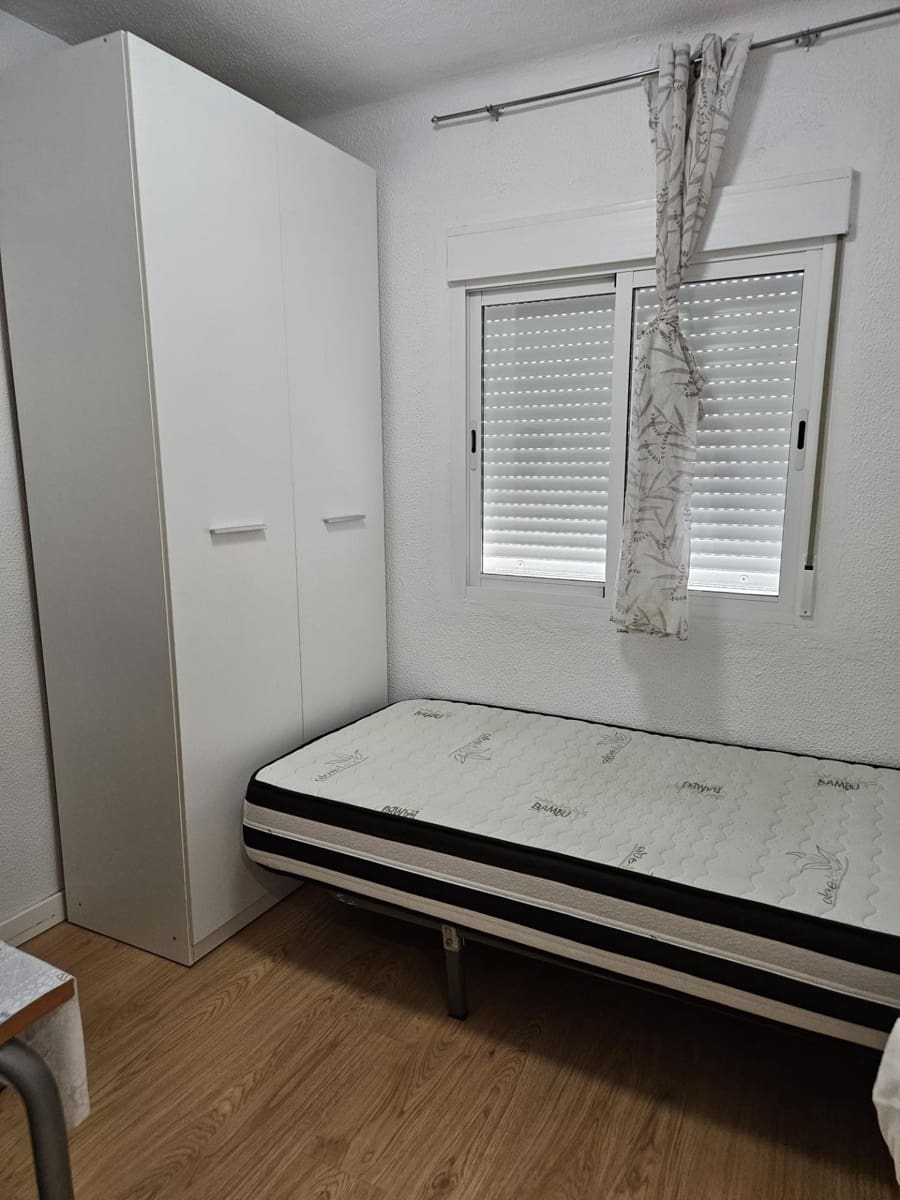 3 Zimmer Wohnung zu vermieten in Sevilla Stadt - 850 € (Ref: 10011535)