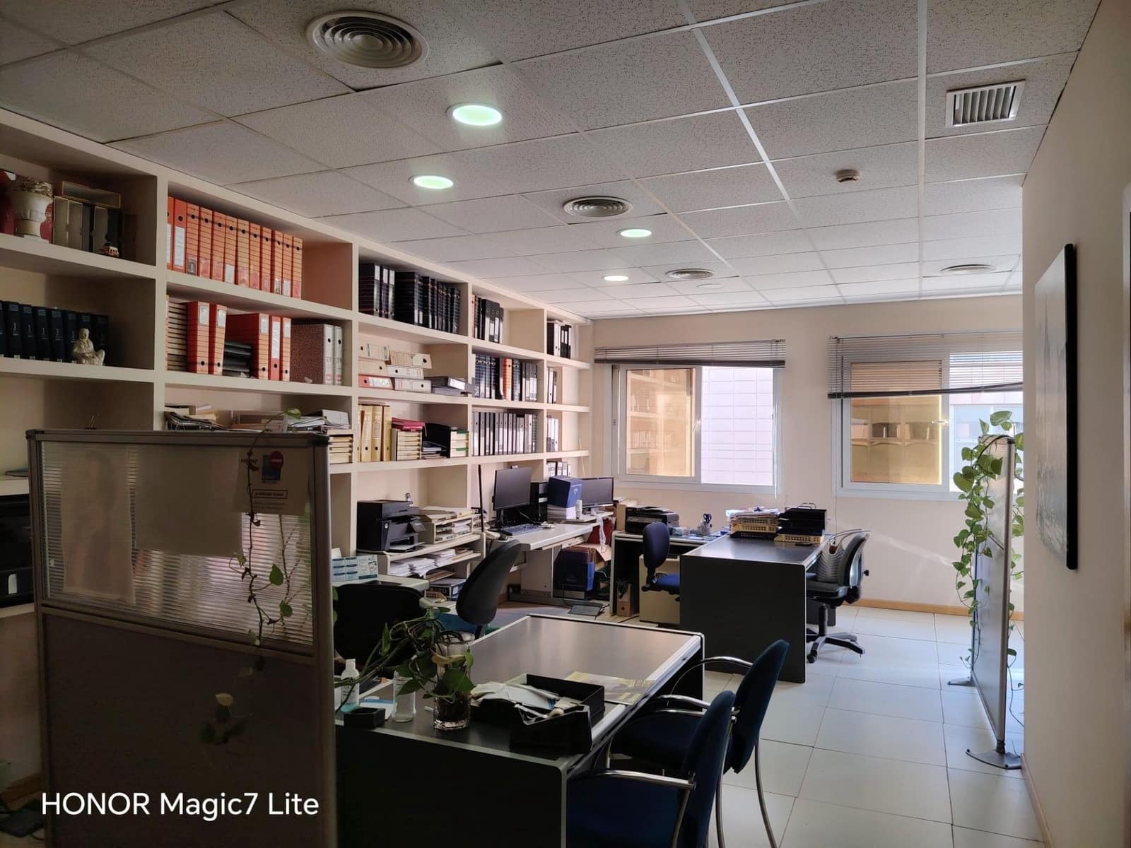 Office for sale in Seville city with garage - € 140,000 (Ref: 10011537)