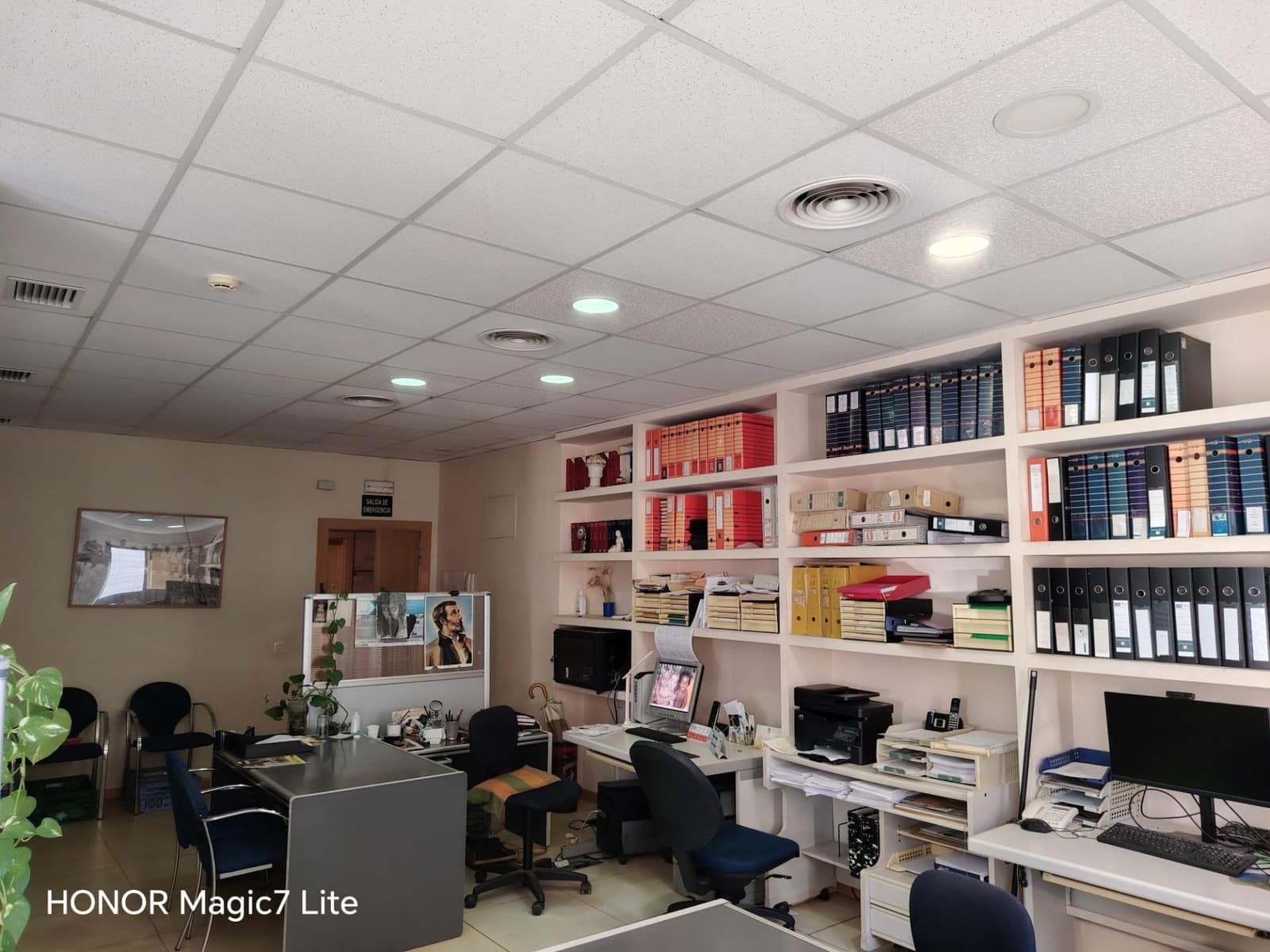 Office for sale in Seville city with garage - € 140,000 (Ref: 10011537)