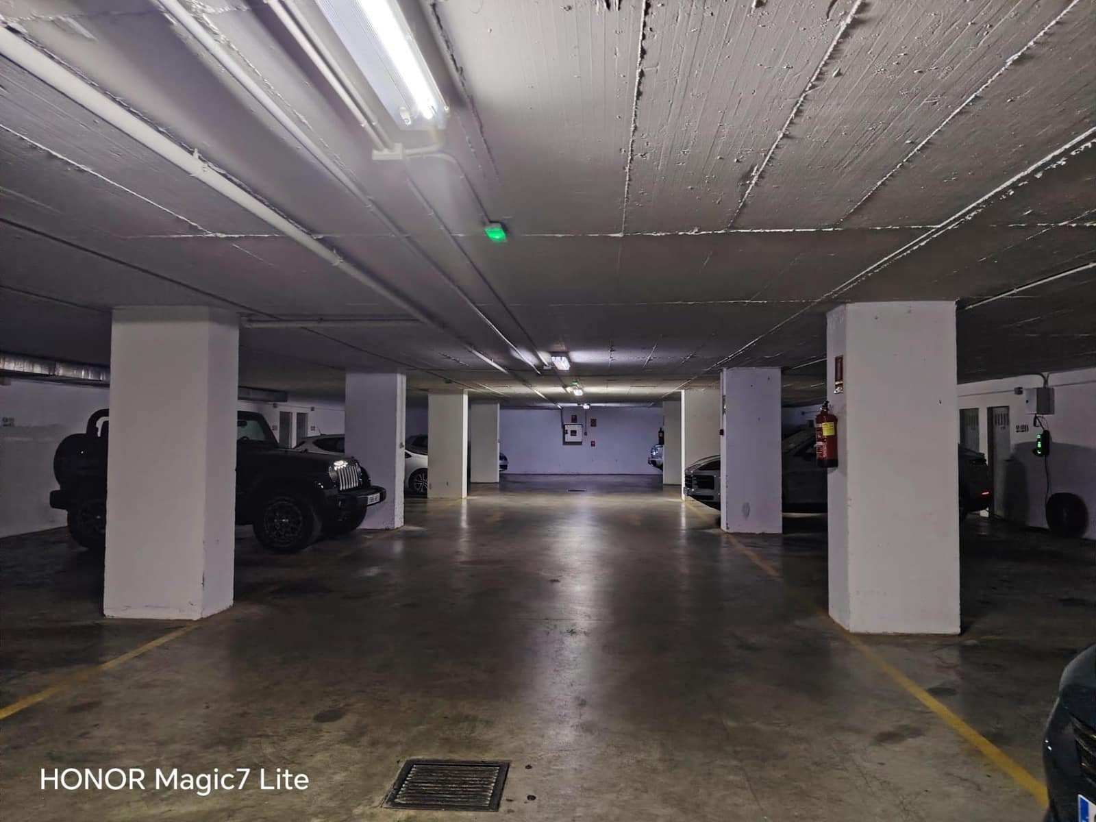 Office for sale in Seville city with garage - € 140,000 (Ref: 10011537)