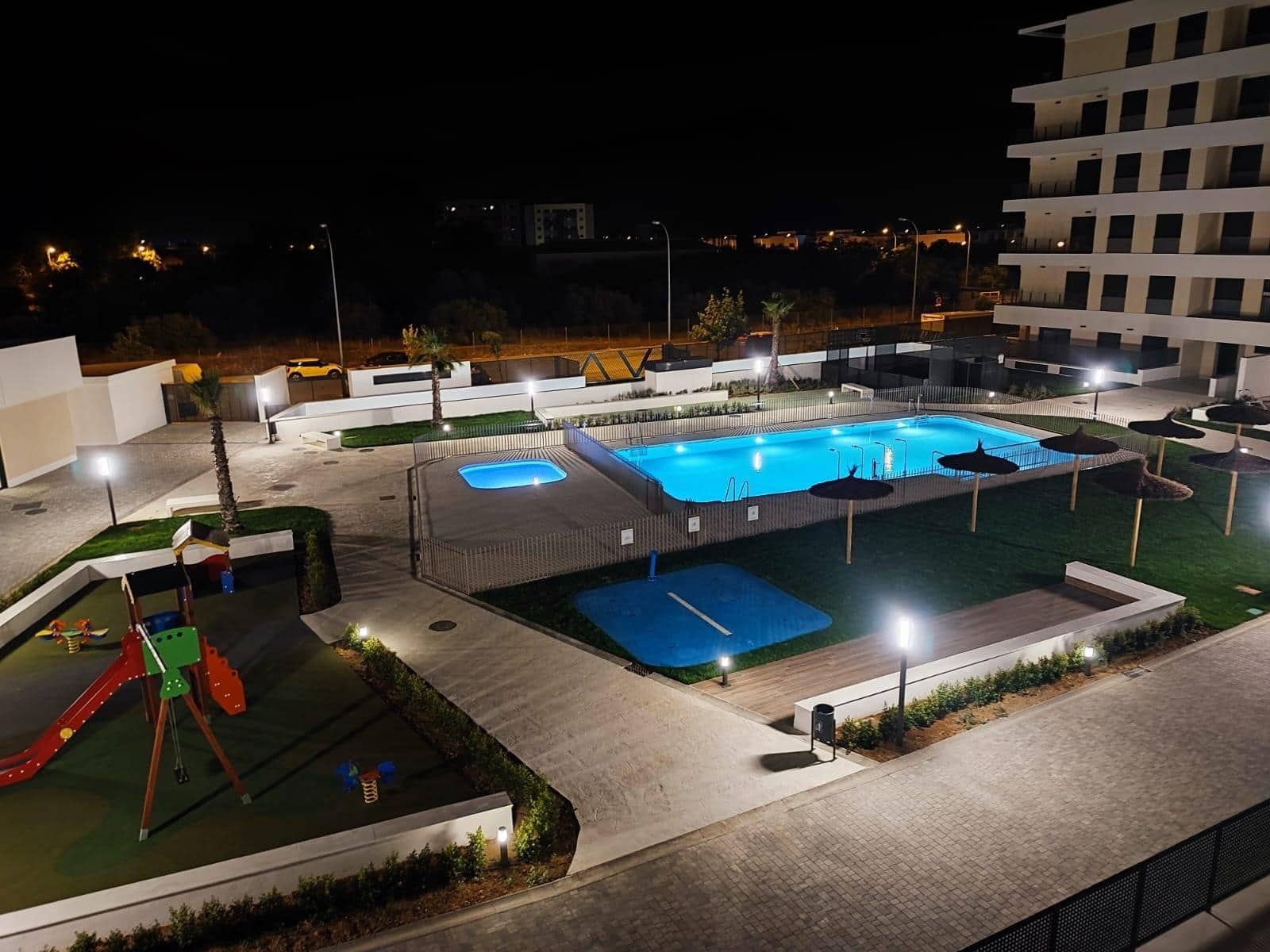 4 bedroom Flat for sale in Mairena del Aljarafe with pool garage - € 377,000 (Ref: 10013419)
