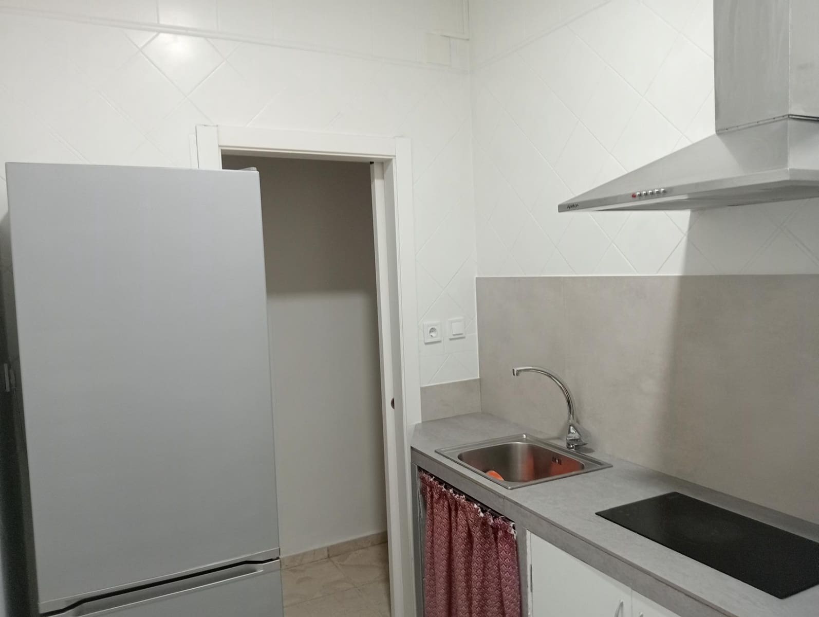 Piso de 3 habitaciones en Sevilla ciudad en alquiler - 900 € (Ref: 10013420)