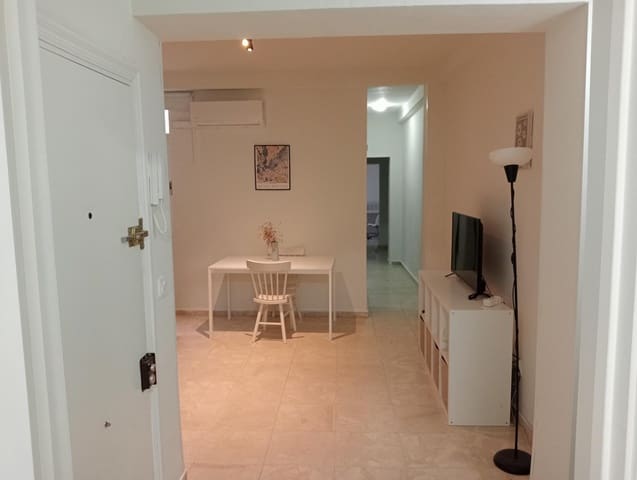 Piso de 3 habitaciones en Sevilla ciudad en alquiler - 900 € (Ref: 10013420)