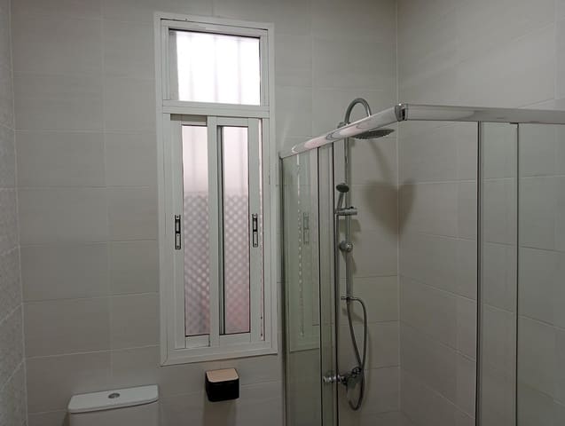 Piso de 3 habitaciones en Sevilla ciudad en alquiler - 900 € (Ref: 10013420)