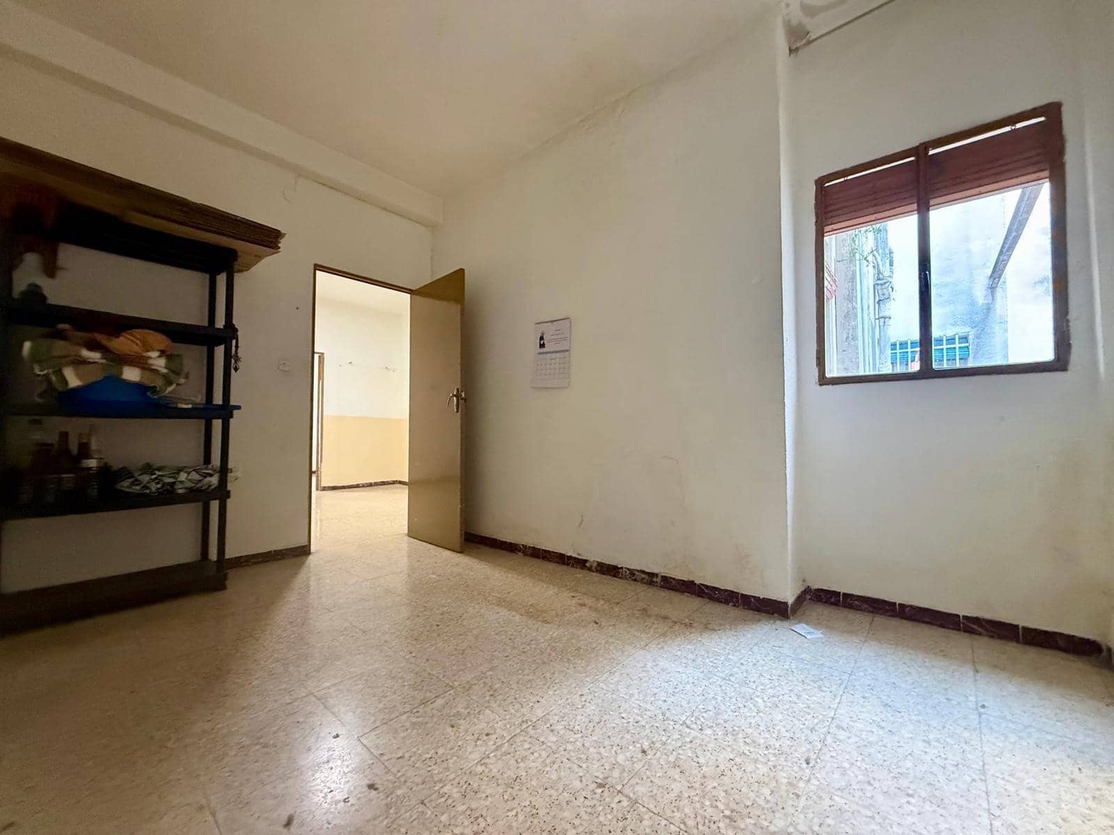 2 bedroom Flat for sale in Seville city - € 75,000 (Ref: 10015662)