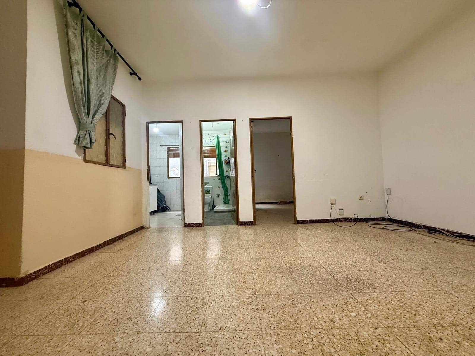 2 bedroom Flat for sale in Seville city - € 75,000 (Ref: 10015662)