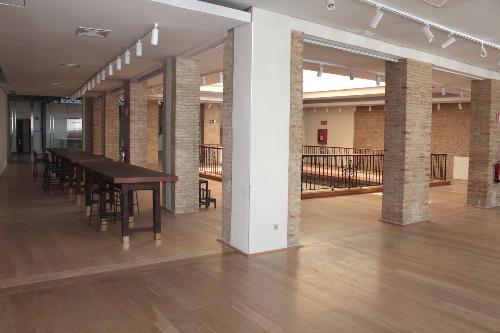 Commercial for rent in Seville city - € 3,250 (Ref: 10021009)