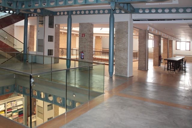 Commercial for rent in Seville city - € 3,250 (Ref: 10021009)