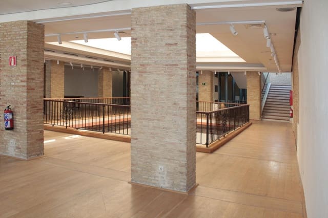 Commercial for rent in Seville city - € 3,250 (Ref: 10021009)