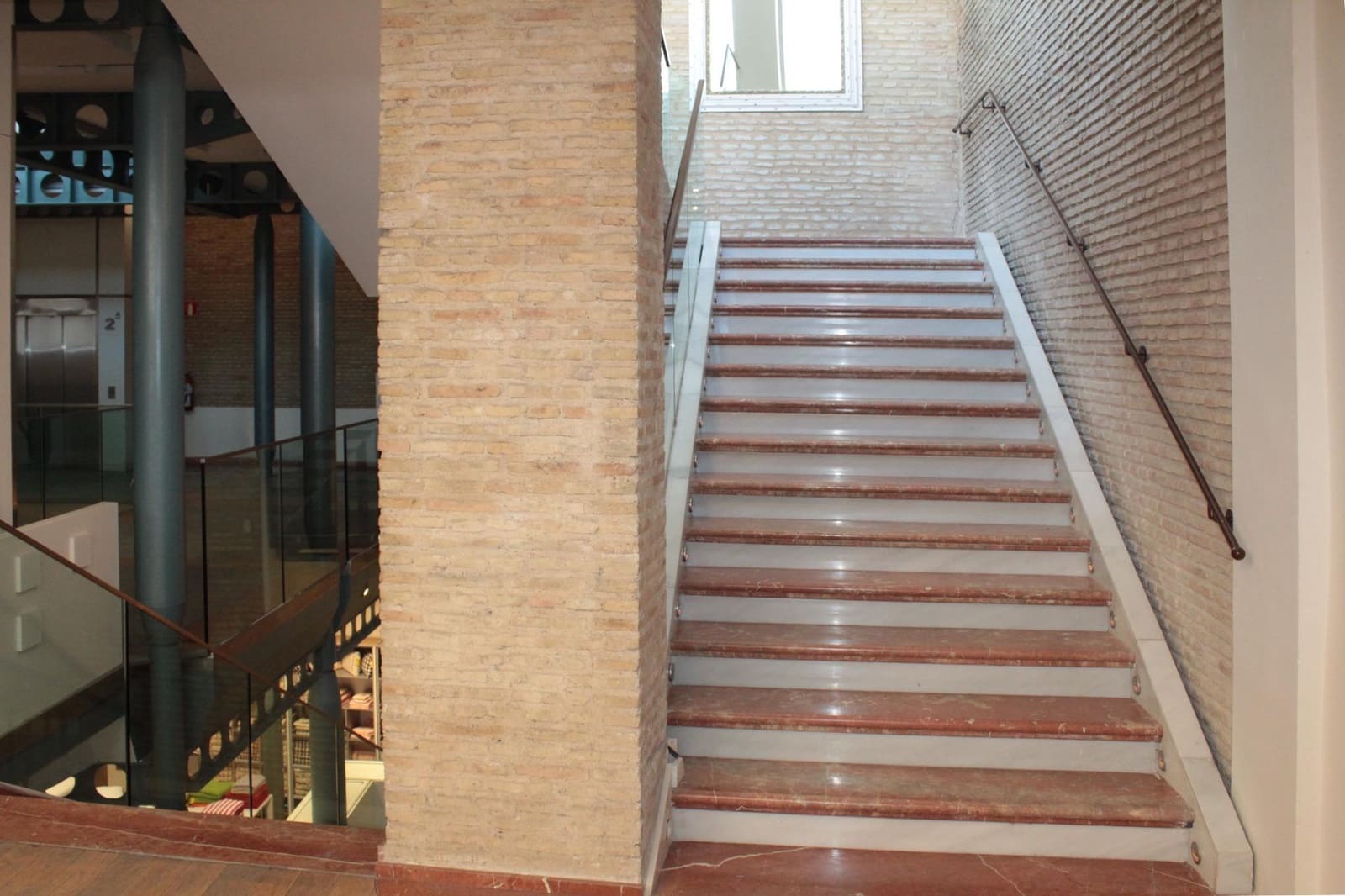 Commercial for rent in Seville city - € 3,250 (Ref: 10021009)