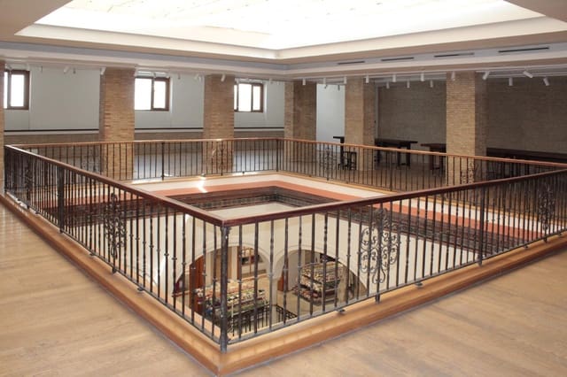 Commercial for rent in Seville city - € 3,250 (Ref: 10021009)