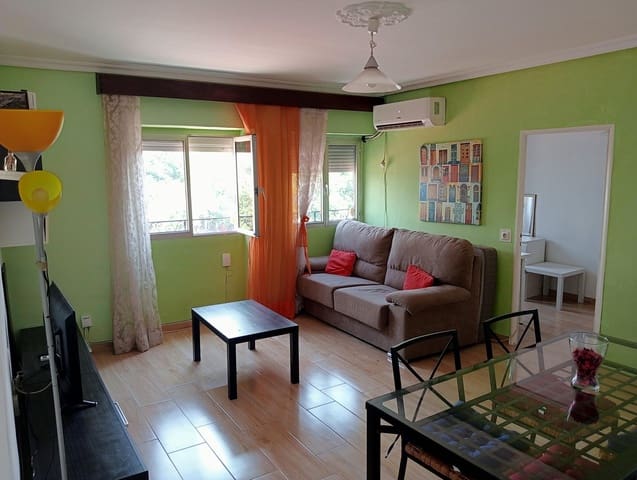 3 soveværelse Lejlighed til leje i Sevilla by - € 960 (Ref: 10021010)