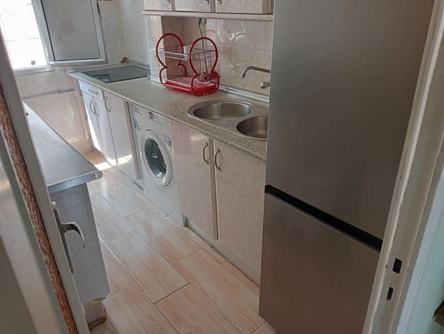 3 soveværelse Lejlighed til leje i Sevilla by - € 960 (Ref: 10021010)