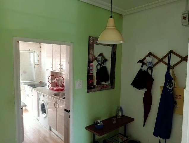 3 soveværelse Lejlighed til leje i Sevilla by - € 960 (Ref: 10021010)