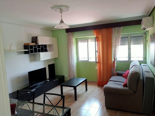 3 soveværelse Lejlighed til leje i Sevilla by - € 960 (Ref: 10021010)