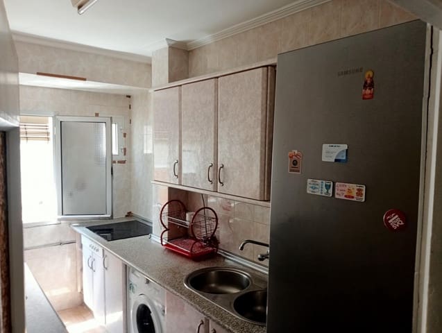 3 soveværelse Lejlighed til leje i Sevilla by - € 960 (Ref: 10021010)