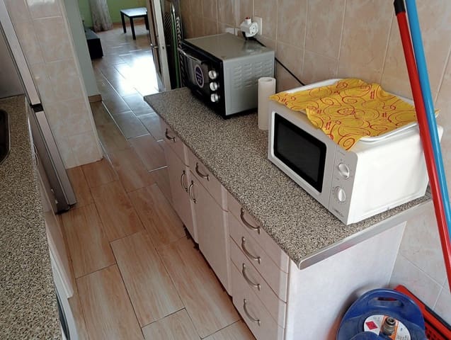 3 soveværelse Lejlighed til leje i Sevilla by - € 960 (Ref: 10021010)