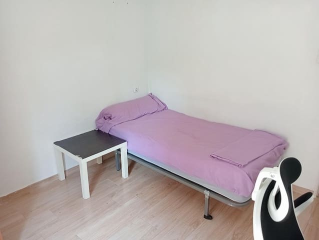 3 soveværelse Lejlighed til leje i Sevilla by - € 960 (Ref: 10021010)