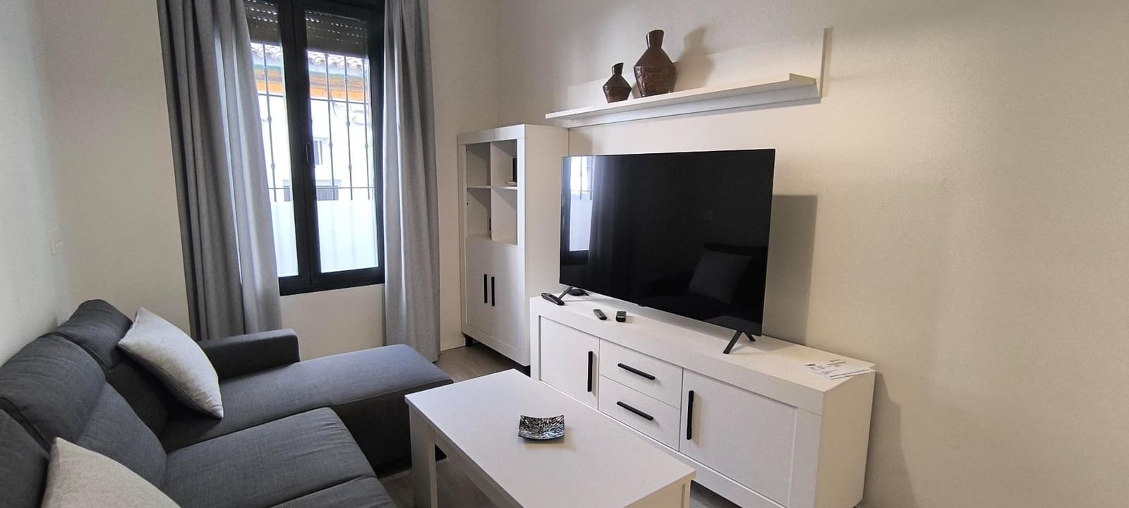1 soveværelse Lejlighed til leje i Sevilla by med swimmingpool - € 900 (Ref: 10022553)