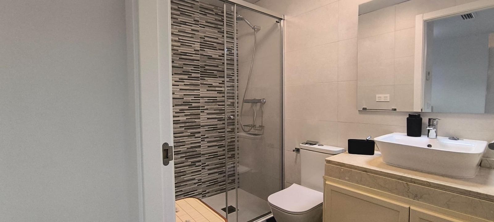1 soveværelse Lejlighed til leje i Sevilla by med swimmingpool - € 900 (Ref: 10022553)