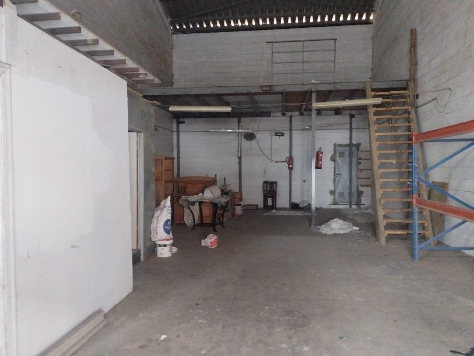 Företag att hyra i Sevilla stad - 750 € (Ref: 10024239)