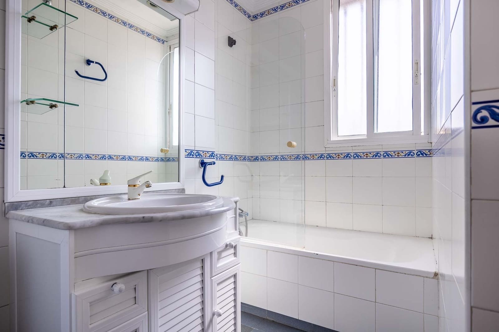 3 bedroom Flat for sale in Seville city with garage - € 230,000 (Ref: 10025820)