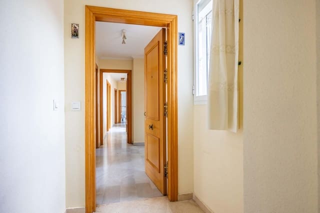 3 bedroom Flat for sale in Seville city with garage - € 230,000 (Ref: 10025820)
