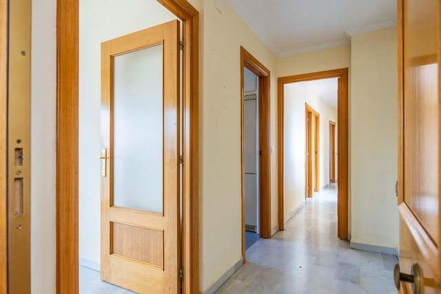 3 bedroom Flat for sale in Seville city with garage - € 230,000 (Ref: 10025820)