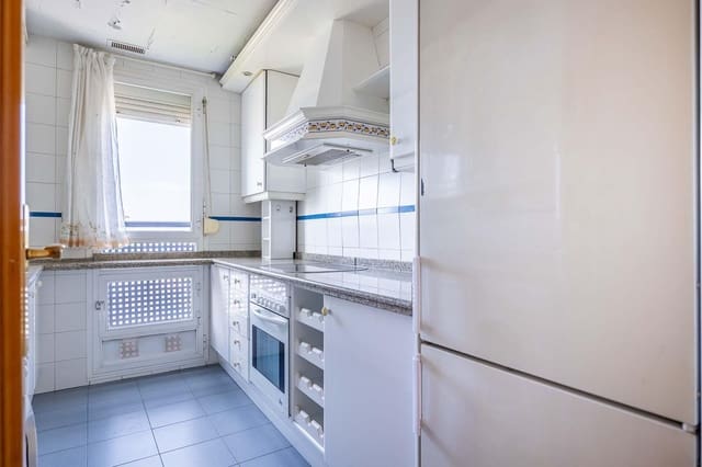 3 bedroom Flat for sale in Seville city with garage - € 230,000 (Ref: 10025820)