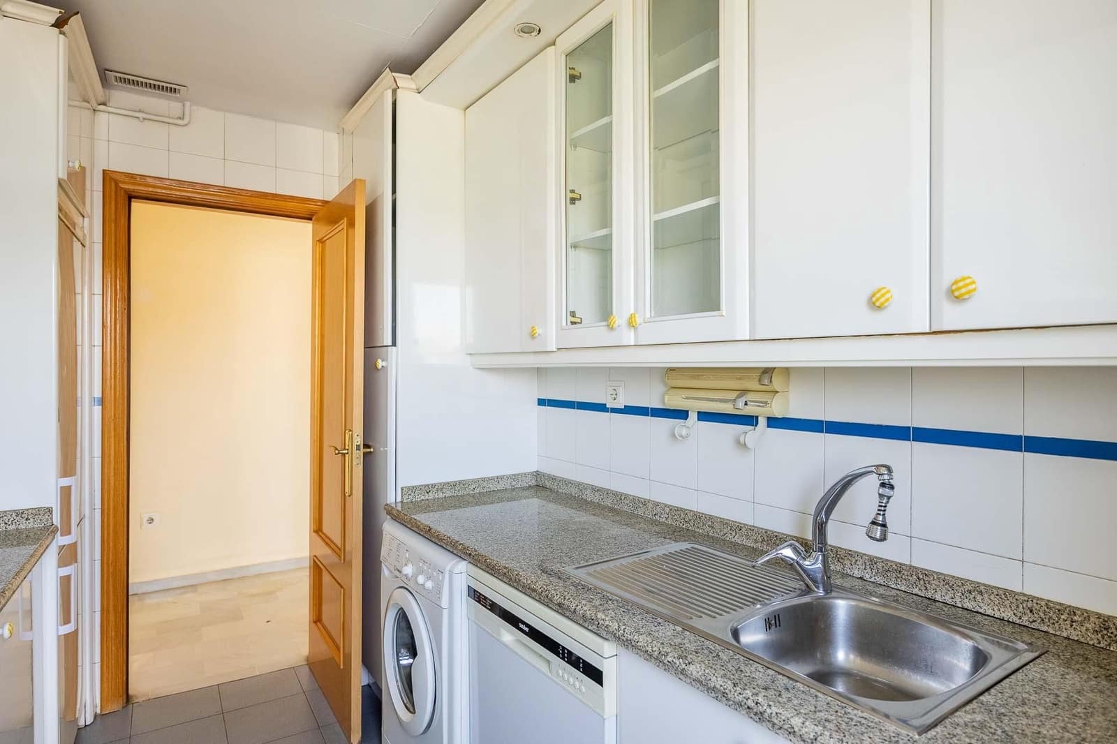 3 bedroom Flat for sale in Seville city with garage - € 230,000 (Ref: 10025820)