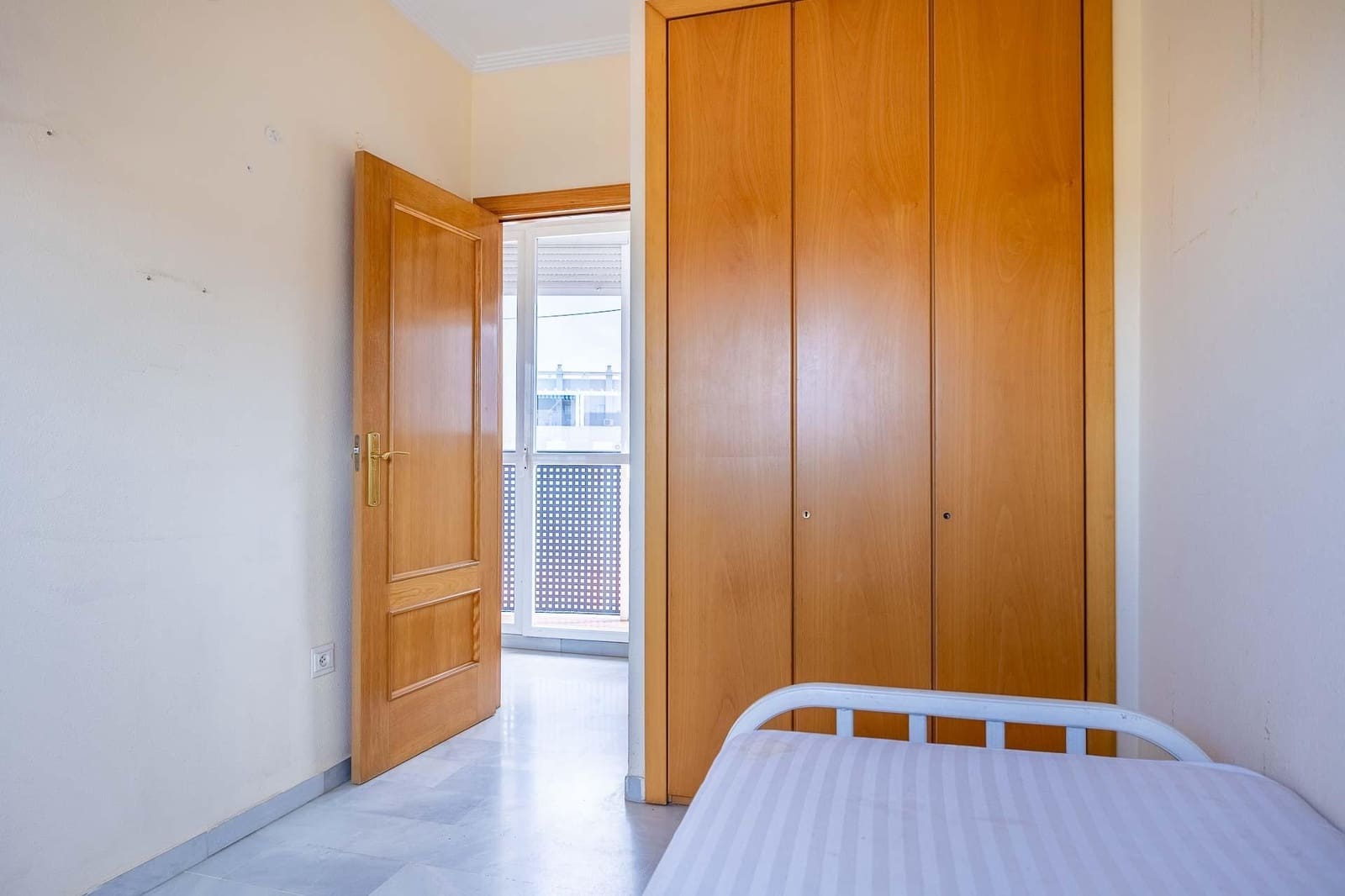 3 bedroom Flat for sale in Seville city with garage - € 230,000 (Ref: 10025820)