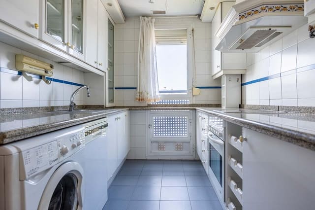 3 bedroom Flat for sale in Seville city with garage - € 230,000 (Ref: 10025820)