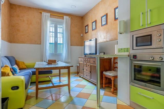 4 bedroom Townhouse for sale in Seville city - € 645,000 (Ref: 10025821)