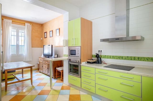 4 bedroom Townhouse for sale in Seville city - € 645,000 (Ref: 10025821)
