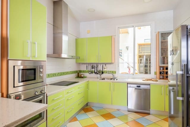 4 bedroom Townhouse for sale in Seville city - € 645,000 (Ref: 10025821)