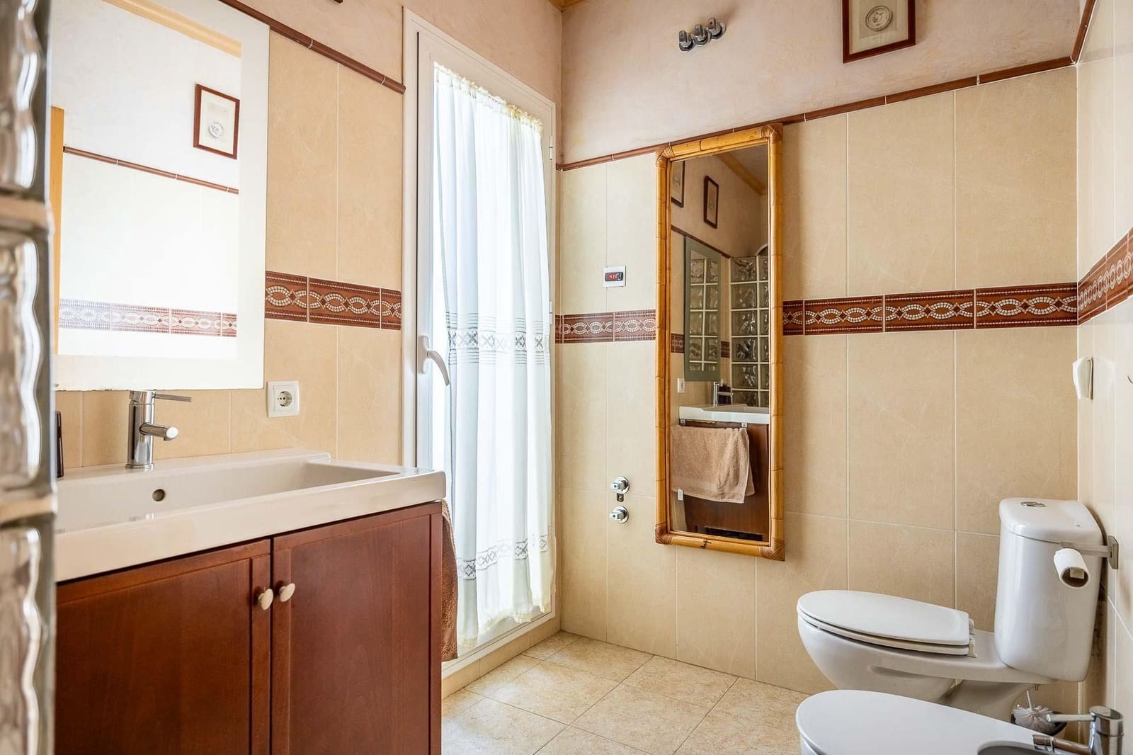 4 makuuhuone Omakotitalo myytävänä paikassa Sevilla kaupunki - 645 000 € (Ref: 10025821)