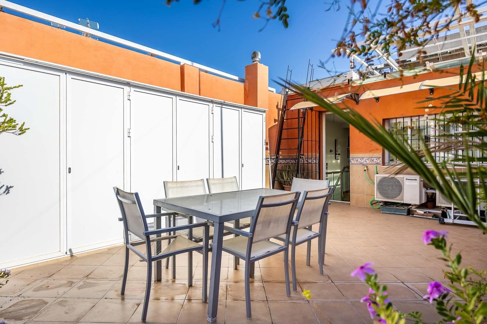 4 makuuhuone Omakotitalo myytävänä paikassa Sevilla kaupunki - 645 000 € (Ref: 10025821)