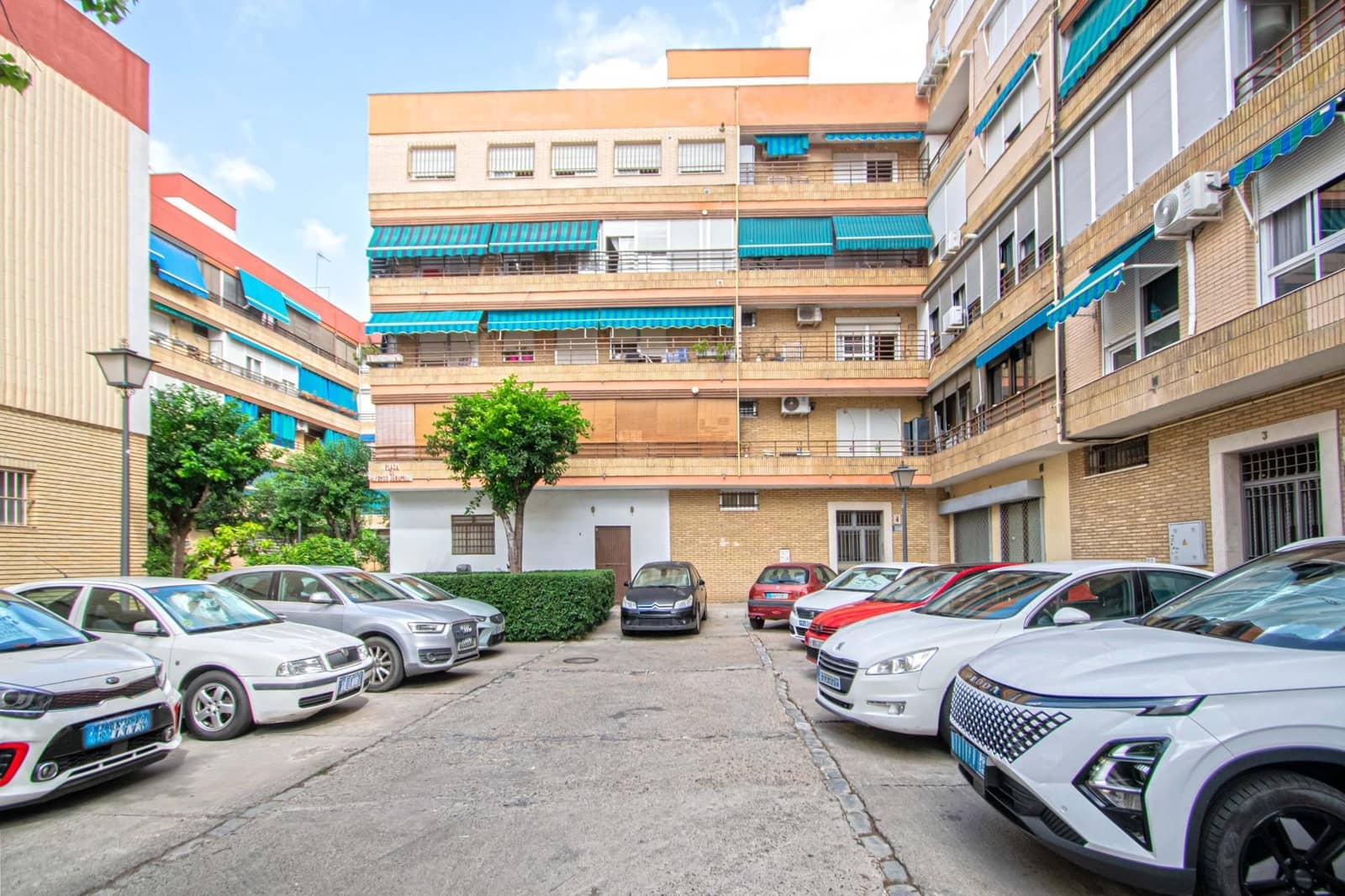 4 bedroom Flat for sale in Seville city - € 449,000 (Ref: 10027401)