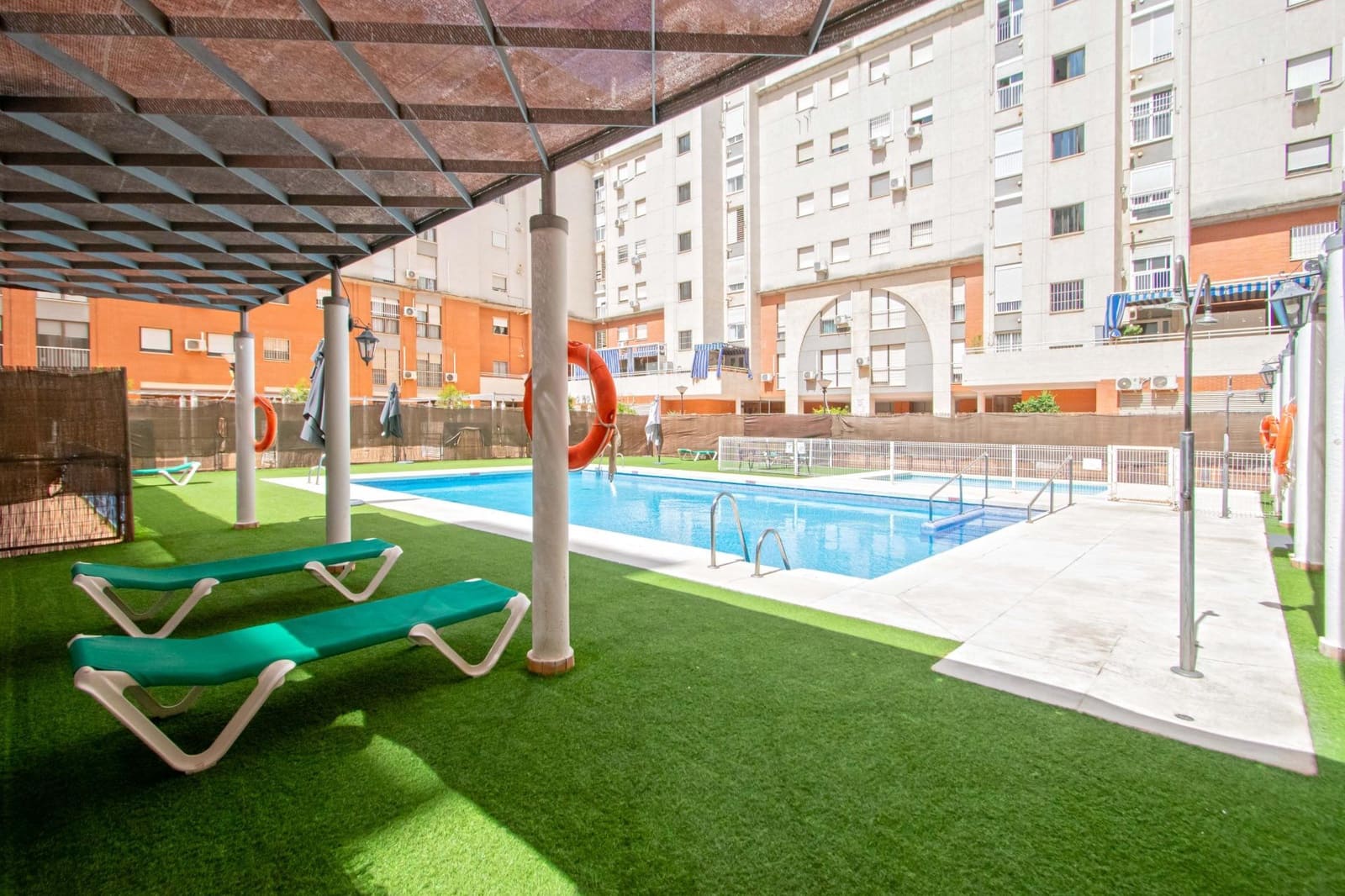 4 makuuhuone Asunto myytävänä paikassa Sevilla kaupunki mukana uima-altaan - 295 000 € (Ref: 10034065)