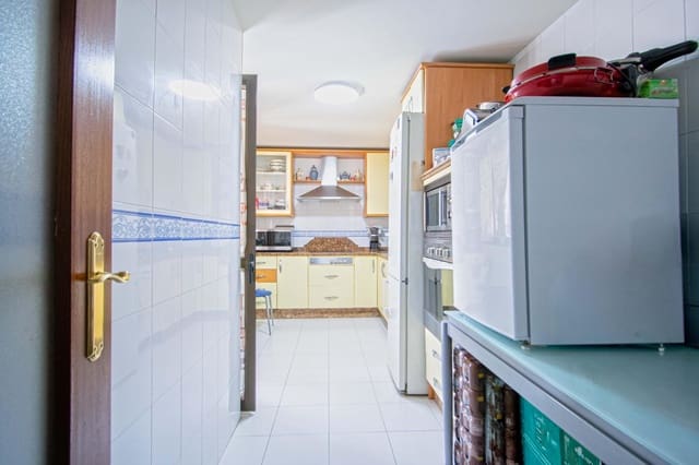 4 makuuhuone Asunto myytävänä paikassa Sevilla kaupunki mukana uima-altaan - 295 000 € (Ref: 10034065)