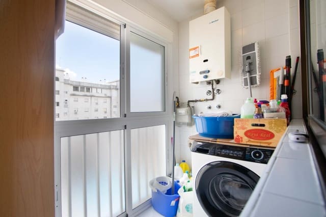 4 makuuhuone Asunto myytävänä paikassa Sevilla kaupunki mukana uima-altaan - 295 000 € (Ref: 10034065)